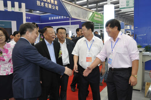 2012年9月，在第二届中国(阜新)液压装备制造业展览会上，各位领导莅临阜新立达自动化展厅